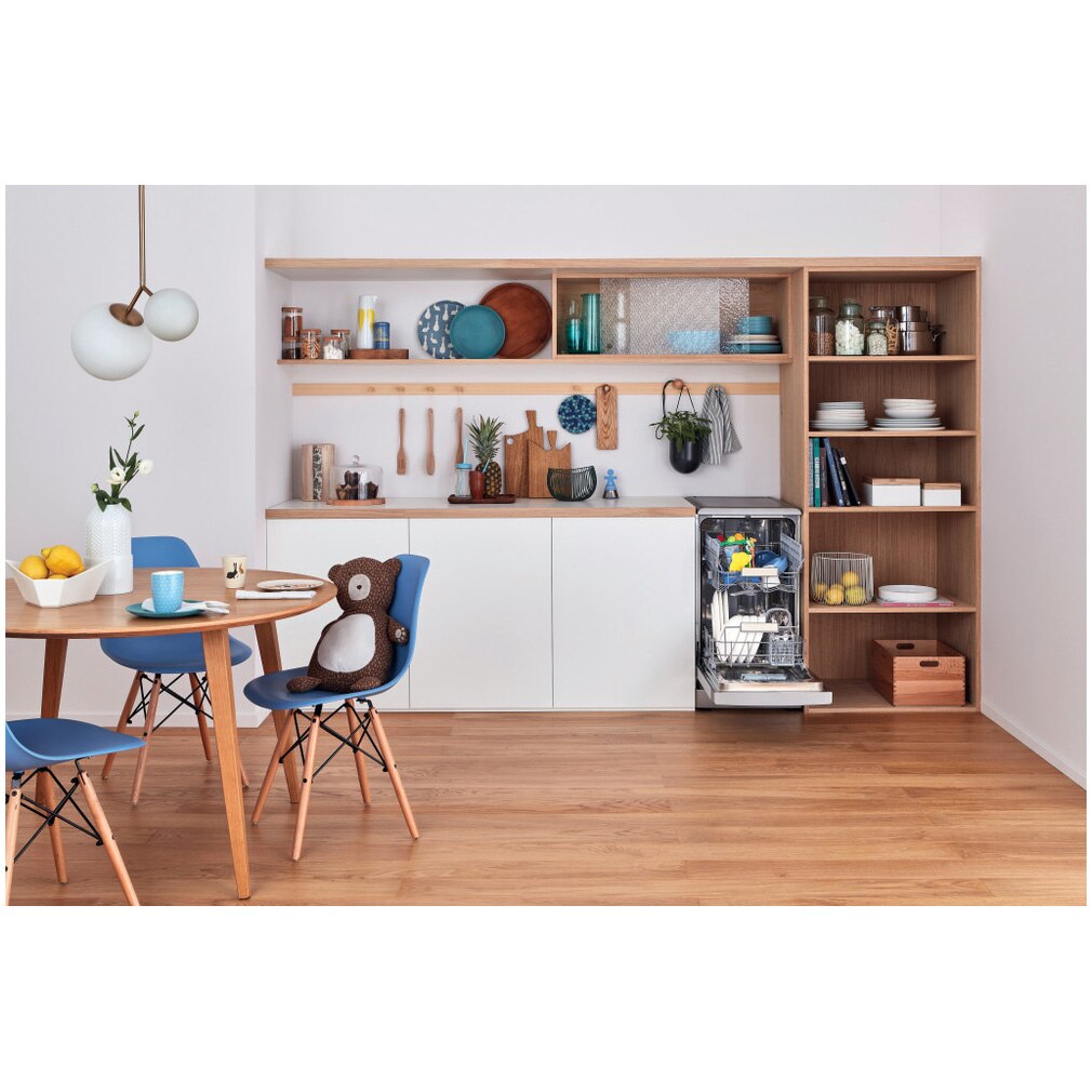 Masina de spalat vase Indesit DSFO3T224CS, 10 seturi, 9 programe, Clasa E, Tehnologie al 6-lea Simt, Sistem AquaStop, Display, 45 cm, Argintiu