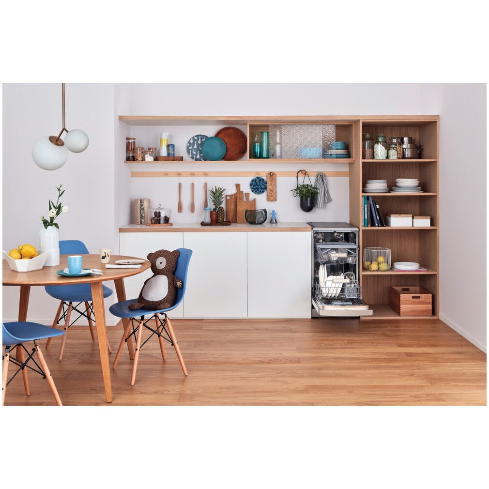 Masina de spalat vase Indesit DSFO3T224CS, 10 seturi, 9 programe, Clasa E, Tehnologie al 6-lea Simt, Sistem AquaStop, Display, 45 cm, Argintiu