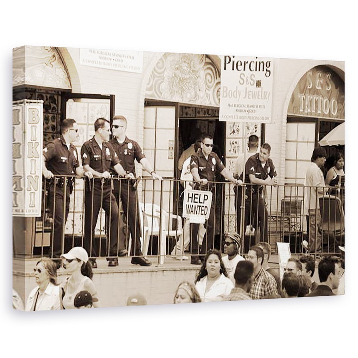 Картина на платно - Стивън Спилър - Полицията се събра зад табела Търси се помощ, 40 x 60 cm