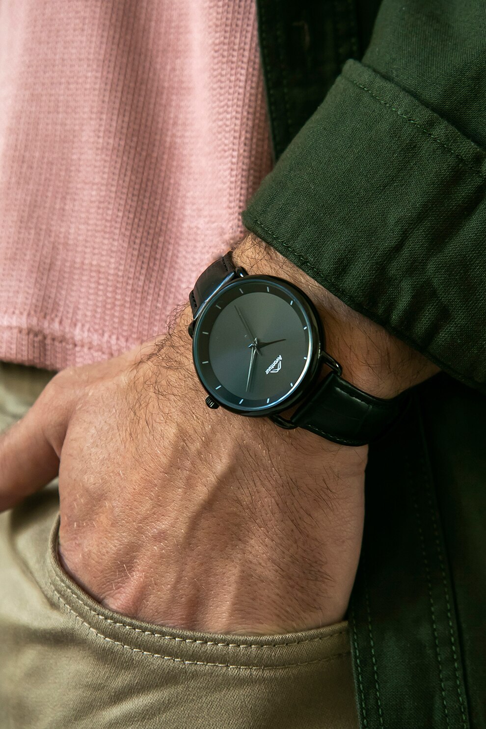 Avontuur, Ceas quartz cu o curea de piele, Negru