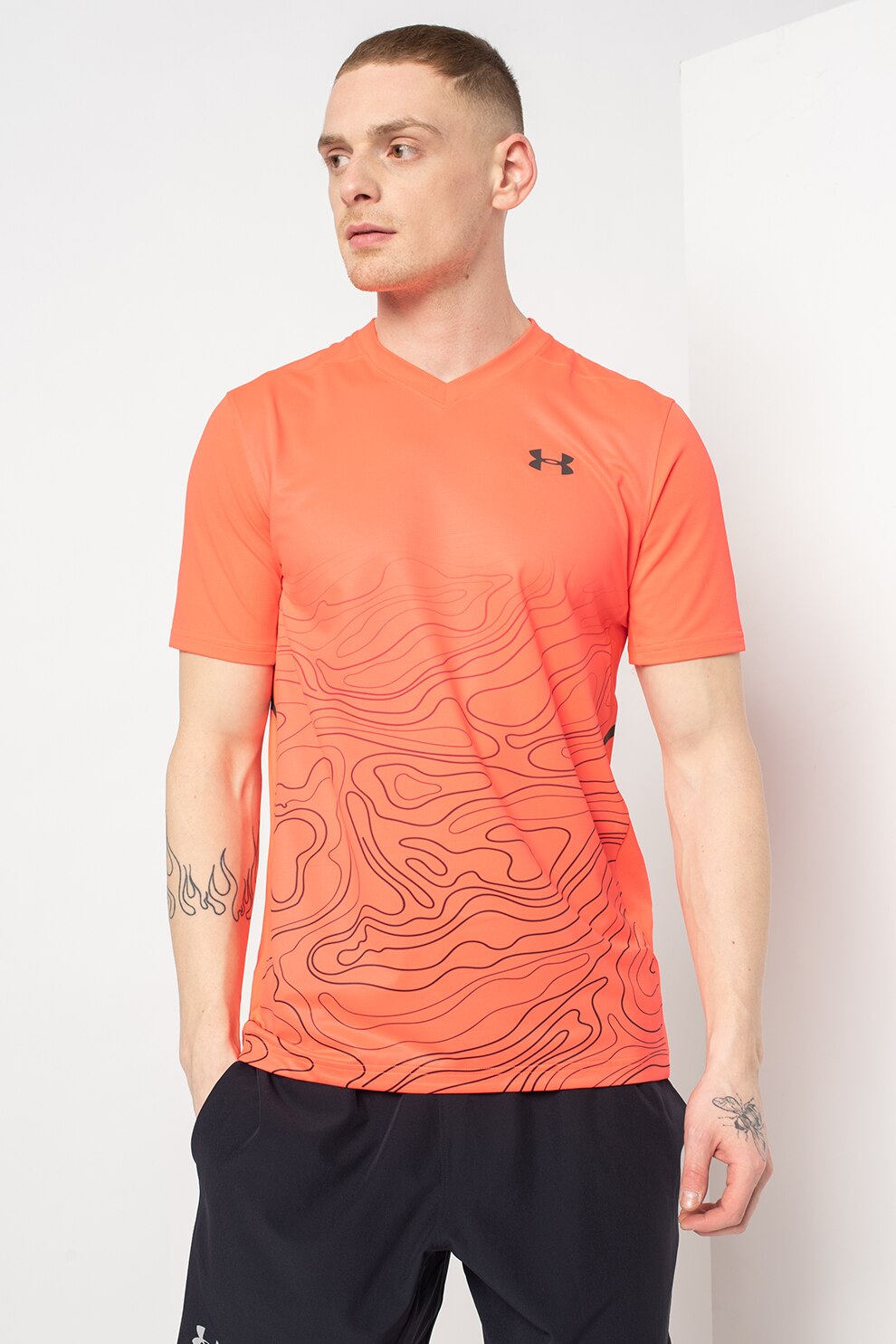 Under Armour, Tricou elastic cu decolteu in V, pentru antrenament Forge, Oranj mandarina/Negru, XL