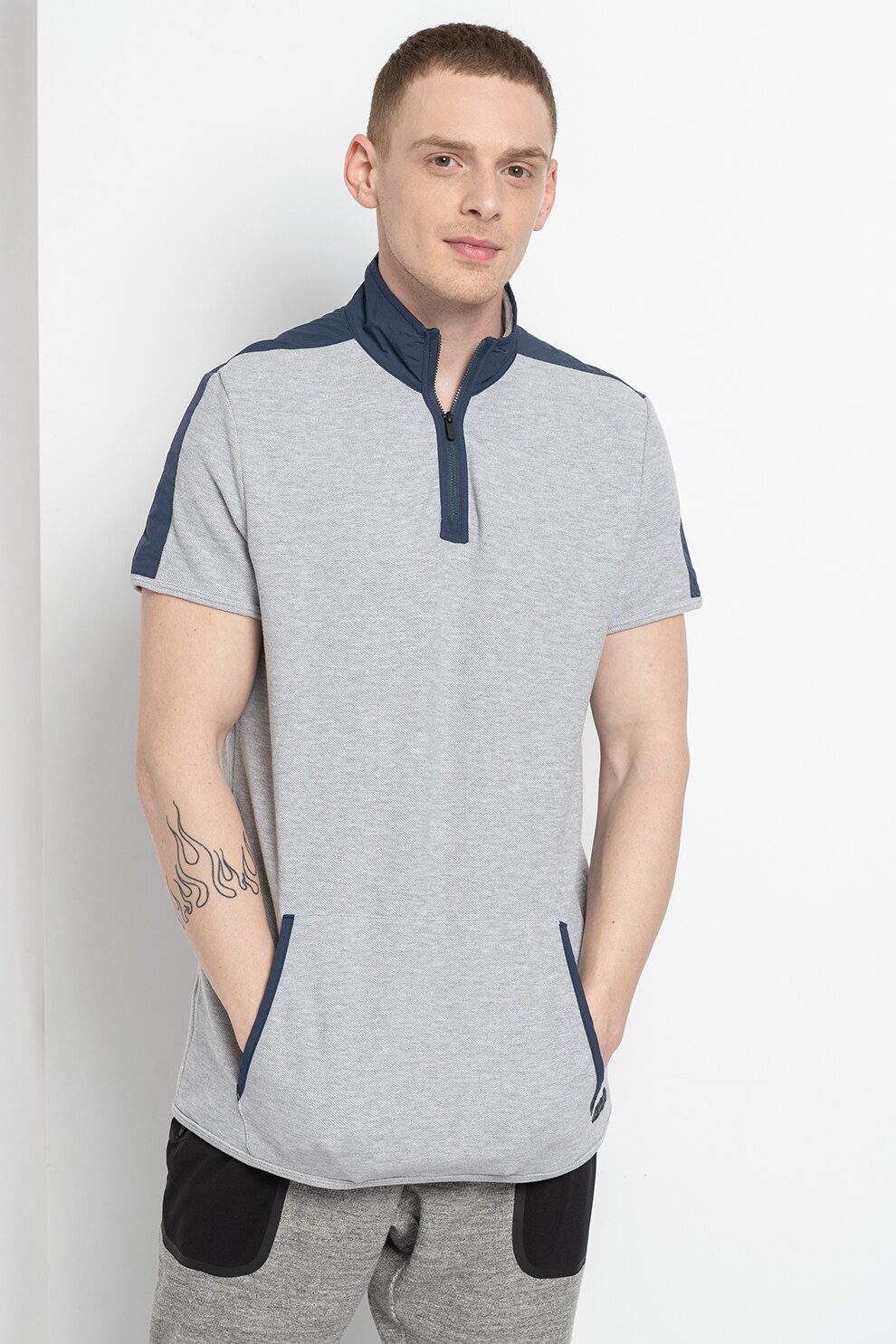Under Armour, Tricou din material pique Unstoppable, Gri/Albastru inchis