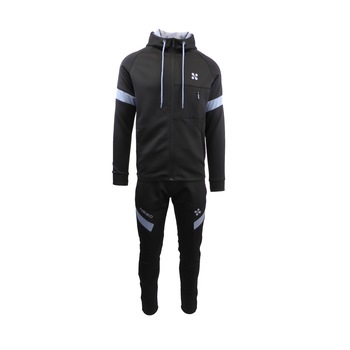 Trening barbat, UNIVERS FASHION, din silon, jacheta culoare neagra, cu 3 buzunare cu fermoare, pantaloni negru cu 2 buzunare cu fermoare Trening barbat, UNIVERS FASHION, din silon, jacheta culoare neagra, cu 3 buzunare cu fermoare, pantaloni negru cu 2 buzunare cu fermoare