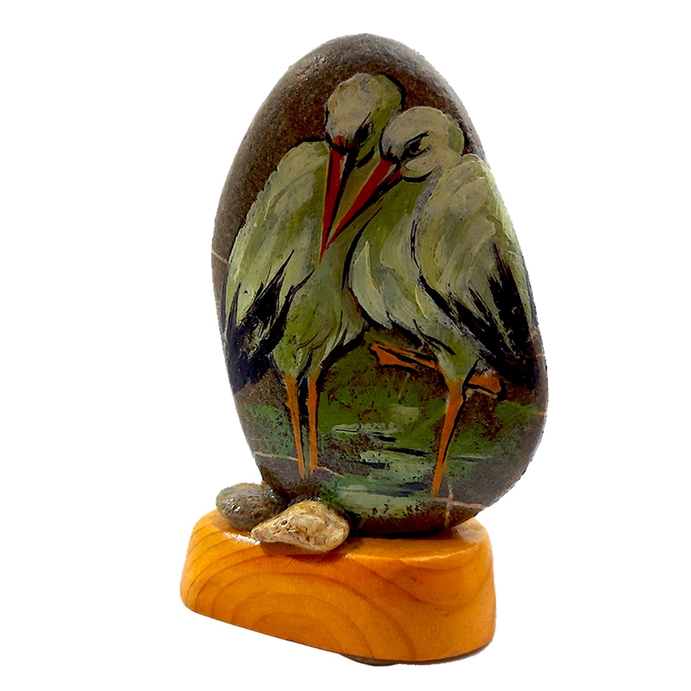 Decoratiune ArtDeco Cuplu de Berze, pictura in ulei pe piatra de rau, dimensiuni 12 cm inaltime, 7 cm latime si 5 cm lungime, compozitie proprie