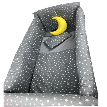 Lenjerie de patut bebelusi 140x70 cm cu aparatori Maxi Deseda Stelute pe gri Lenjerie de patut bebelusi 140x70 cm cu aparatori Maxi Deseda Stelute pe gri