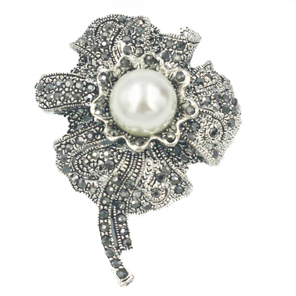 Brosa vintage floare argintie cu marcasite VP910 perla alba