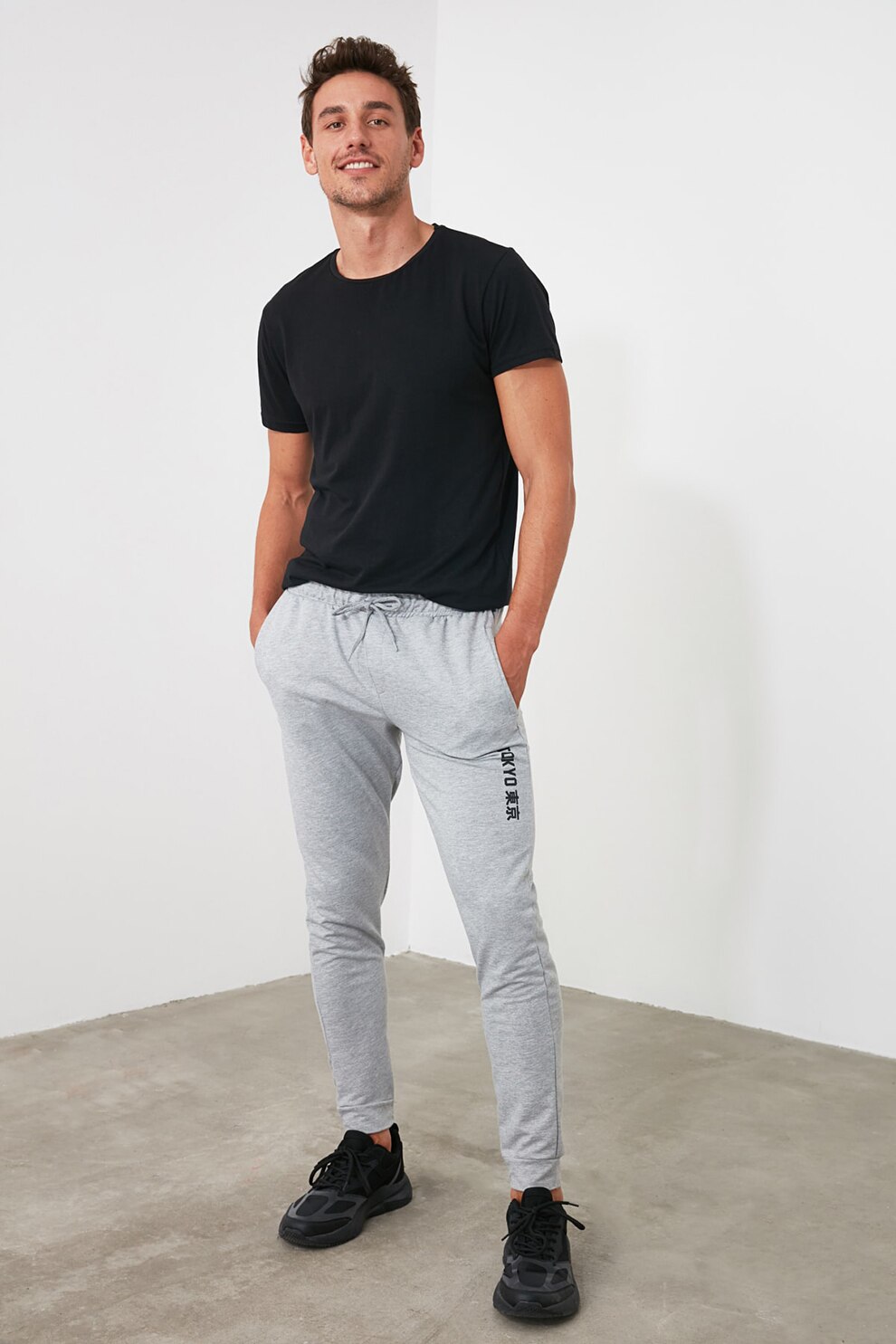 Trendyol, Pantaloni sport conici cu snur de ajustare in talie, Gri deschis melange