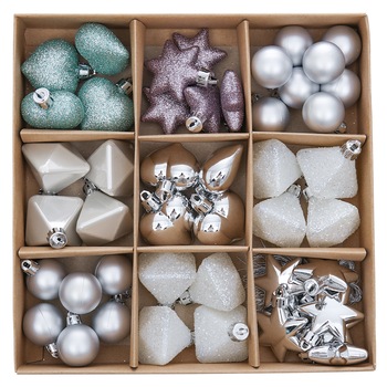 Set 45 ornamente brad Kring, diverse forme si dimensiuni Set 45 ornamente brad Kring, diverse forme si dimensiuni