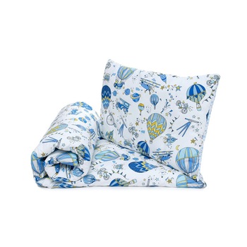 Set lenjerie de pat pentru copii Pulp Blue Balloons, Bumbac, Multicolor, 100x135cm, 40x60cm Set lenjerie de pat pentru copii Pulp Blue Balloons, Bumbac, Multicolor, 100x135cm, 40x60cm