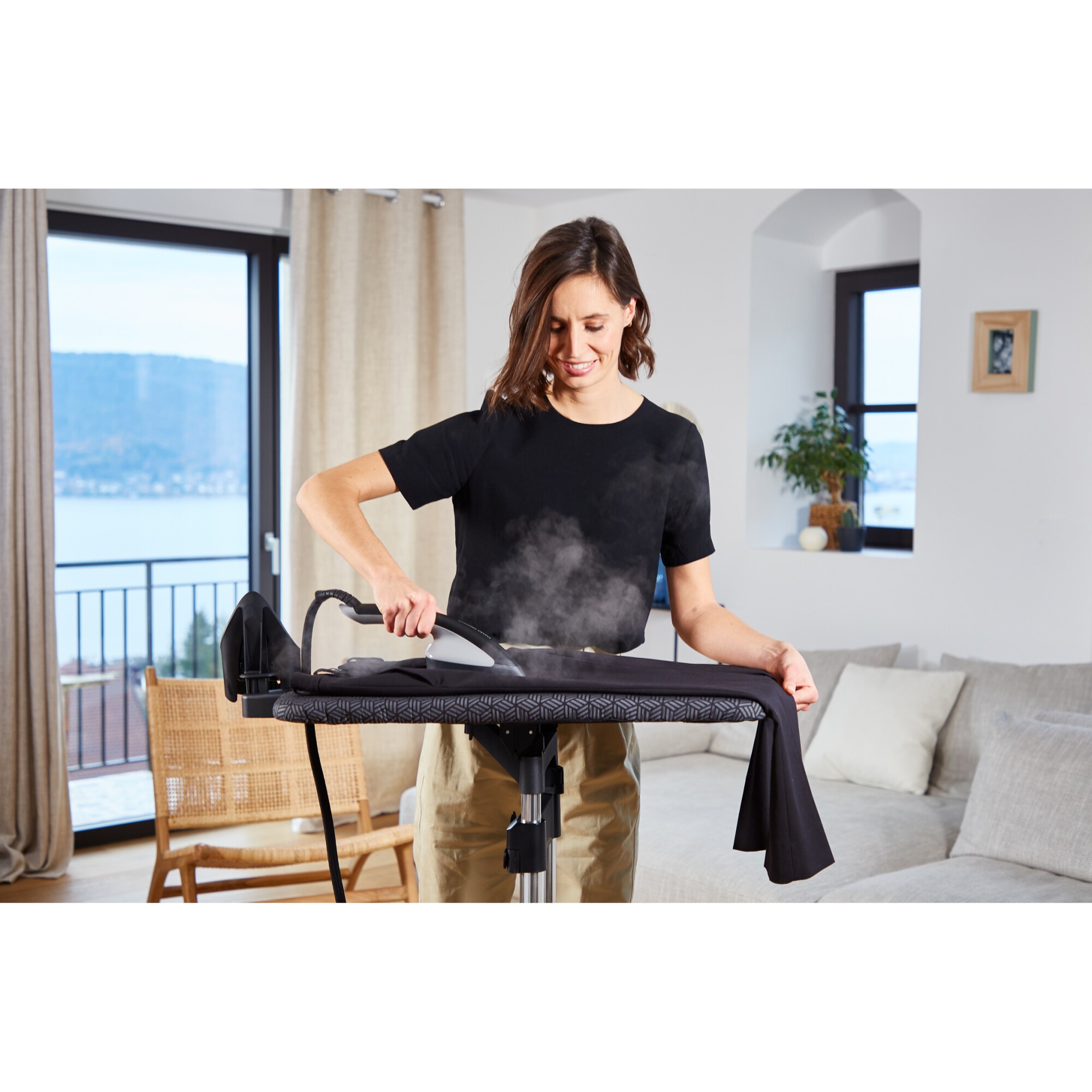 RESIGILAT: Aparat de calcat vertical cu abur de inalta presiune Tefal Ixeo+ All-in-One QT1510E0, 2980 W, jet abur 90 g/ min, 5 bar, 1 l, autonomie 40 min, negru