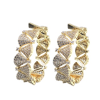 Cercei rotunzi mari placati cu aur, pietre zirconiu, diametru 4.1 cm, model Tiffany Cercei rotunzi mari placati cu aur, pietre zirconiu, diametru 4.1 cm, model Tiffany