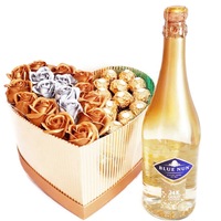 pachet cadou pentru ea auriu include spumant cu aur blue nun gold 24k 075l si cutie aurie cu praline ferrero rocher si trandafiri de sapun aurii-argintii imagen 13_0_
0