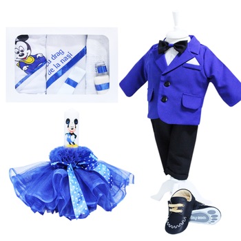 Set complet pentru botez, lumanare tip fusta, imprimata cu Mickey Mouse, costum albastru-electric, trusou imprimat cu Mickey Mouse si mesajul  Set complet pentru botez, lumanare tip fusta, imprimata cu Mickey Mouse, costum albastru-electric, trusou imprimat cu Mickey Mouse si mesajul