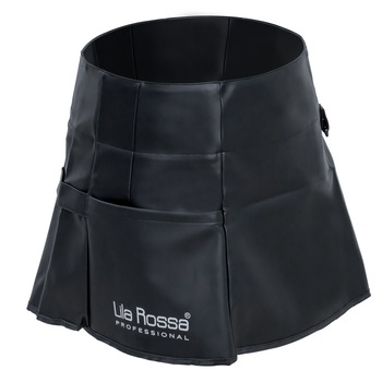 Sort pentru coafor si frizerie Lila Rossa, din piele ecologica, impermeabil, cu buzunar, cu snur reglabil, negru, A258 M Sort pentru coafor si frizerie Lila Rossa, din piele ecologica, impermeabil, cu buzunar, cu snur reglabil, negru, A258 M