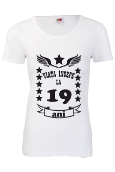Tricou dama personalizat Fruit of the loom Viata incepe la 19 ani, Alb Tricou dama personalizat Fruit of the loom Viata incepe la 19 ani, Alb