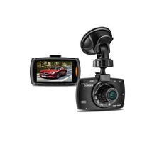 Camera Auto LingTong Full HD cu Pornire Automata si Inregistrare Continua + card 32Gb + tripla bricheta masina