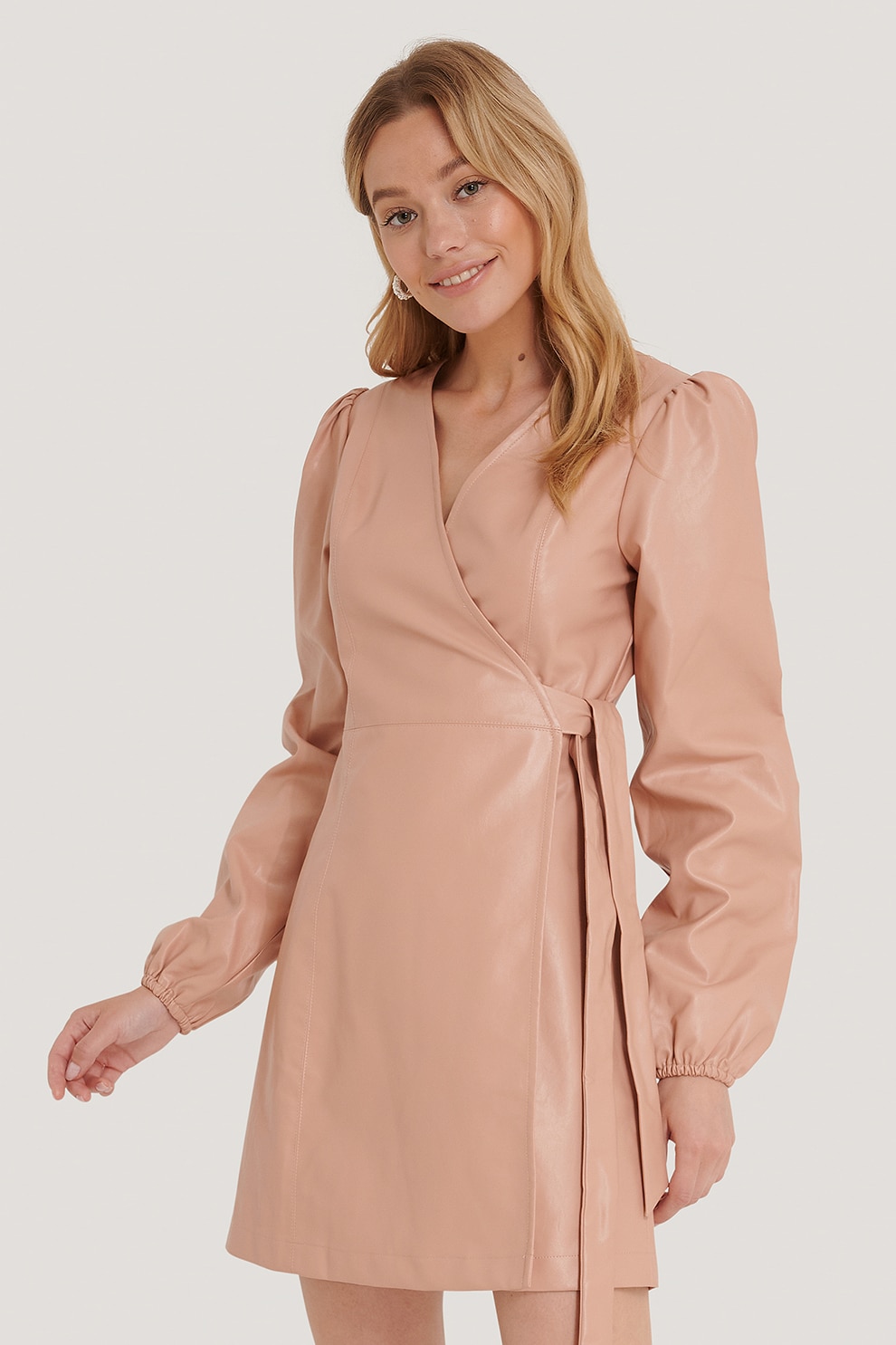 NA-KD, Rochie mini de piele ecologica cu aspect petrecut, Bej deschis