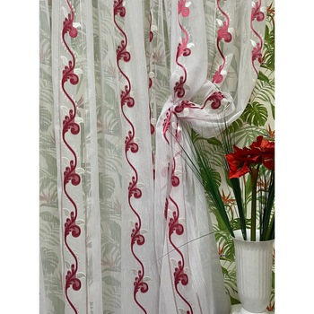 Perdea alba 300x245cm cu broderie ghirlanda rosu cardinal, cu rejansa by Liz Line - RD1833 Perdea alba 300x245cm cu broderie ghirlanda rosu cardinal, cu rejansa by Liz Line - RD1833