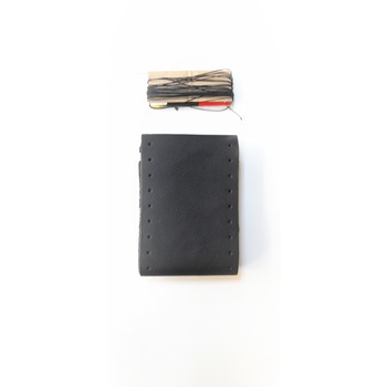 Husa volan piele naturala bovina 100 % cu snur culoare negru Husa volan piele naturala bovina 100 % cu snur culoare negru