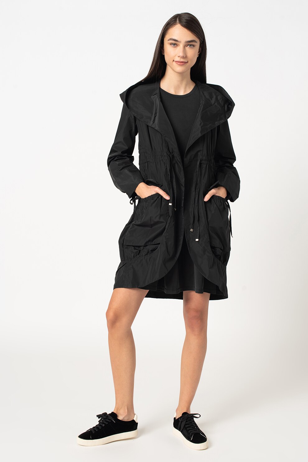 Romeo Gigli, Trenci cu maneci lungi si gluga, Negru