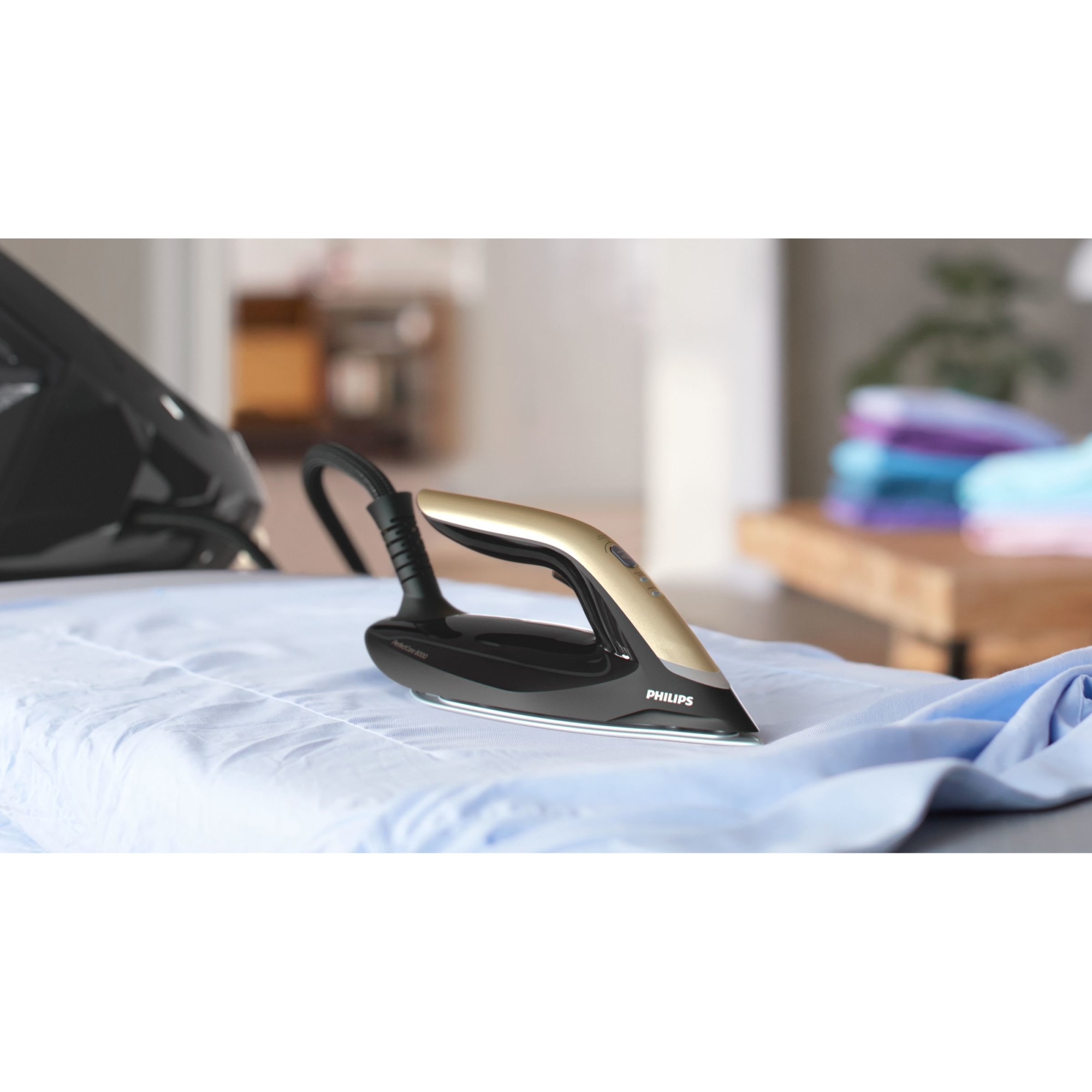 Statie de calcat cu abur Philips PerfectCare Seria 8000 PSG8130/80, 2700W, 8.5 bari, jet de abur continuu 170 g/min, jet de abur 700g, talpa SteamGlide Elite, OptimalTemp, rezervor 1.8L, Easy De-Calc Plus, oprire automata, negru
