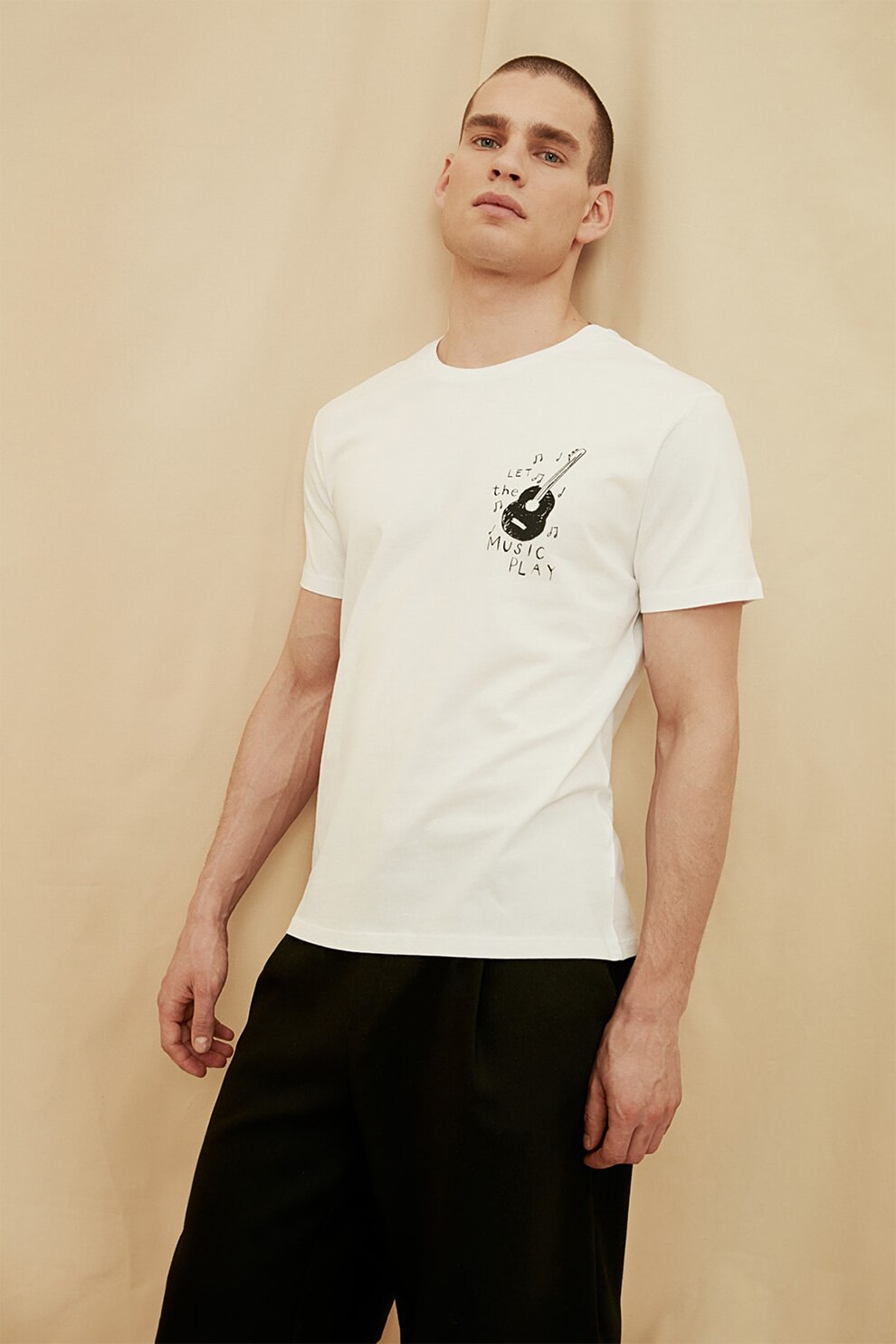 Trendyol, Tricou de bumbac cu imprimeu pe piept, Alb