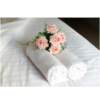 Set 2 prosoape pentru fata Hotel Line, Bedora, 50 x 90 cm, 100% bumbac cardat, 500 gr/mp, alb Set 2 prosoape pentru fata Hotel Line, Bedora, 50 x 90 cm, 100% bumbac cardat, 500 gr/mp, alb