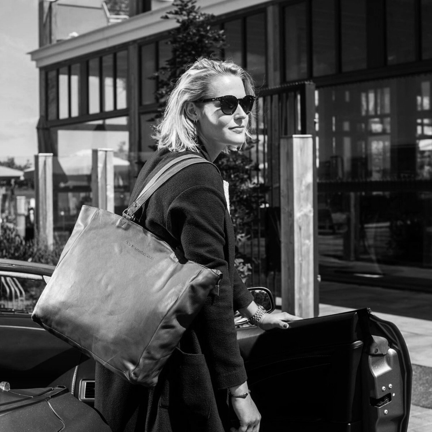 Geanta de laptop din piele naturala, The Chesterfield Brand, Berlin 15.4 inch, Neagra