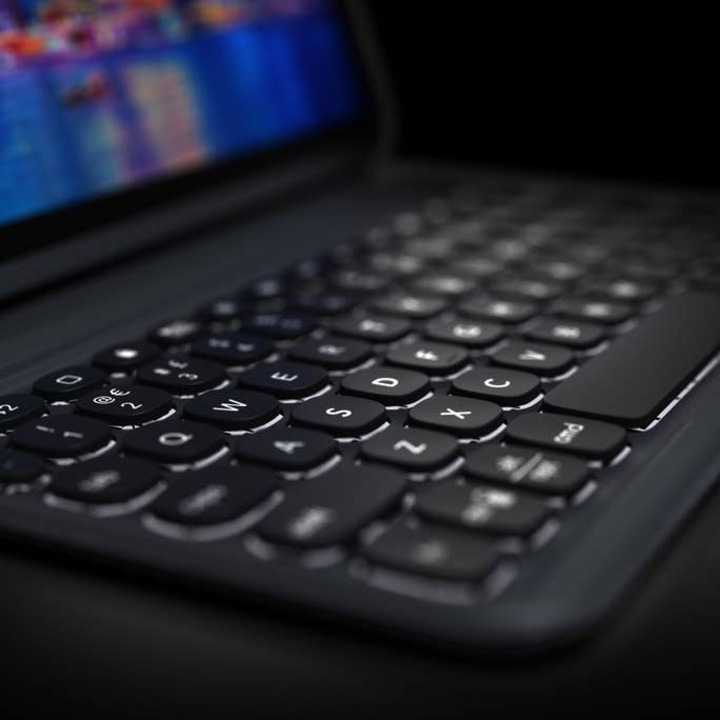 Husa cu tastatura iluminata ZAGG Pro Keys pentru Apple iPad Air Gen. 4 & 5 10.9"