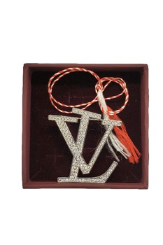 Brosa tip LV SILVER , Swarovski, auriu, inox placat cu aur de 14K, 25 g, Cutie cadou Brosa tip LV SILVER , Swarovski, auriu, inox placat cu aur de 14K, 25 g, Cutie cadou