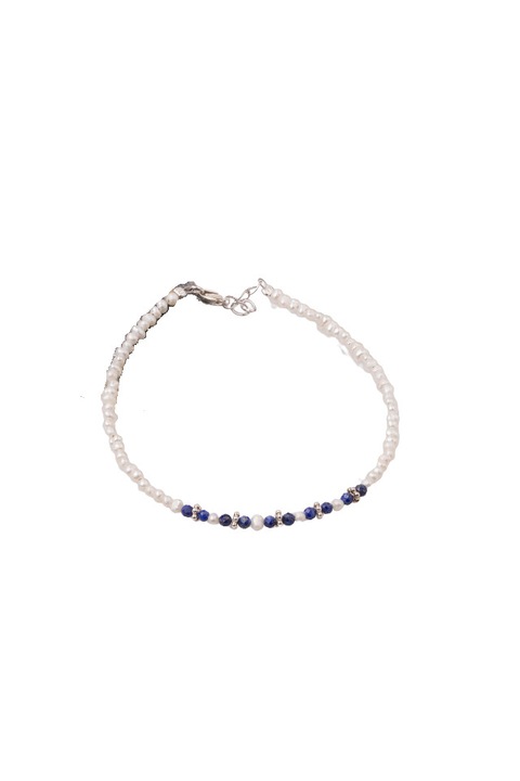 Bratara subtire din perle cu lapis lazuli, argint, alb/albastru