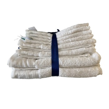 Set 8x Prosoape bumbac 100%,4buc 30x50 cm,2 buc 50x90 cm,2 buc 65x135 cm Alb 420gr/mp Set 8x Prosoape bumbac 100%,4buc 30x50 cm,2 buc 50x90 cm,2 buc 65x135 cm Alb 420gr/mp