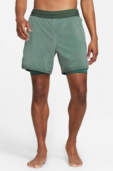 Nike, Pantaloni scurti cu tehnologie Dri-FIT si model 2in1, pentru fitness si yoga, Verde Nike, Pantaloni scurti cu tehnologie Dri-FIT si model 2in1, pentru fitness si yoga, Verde