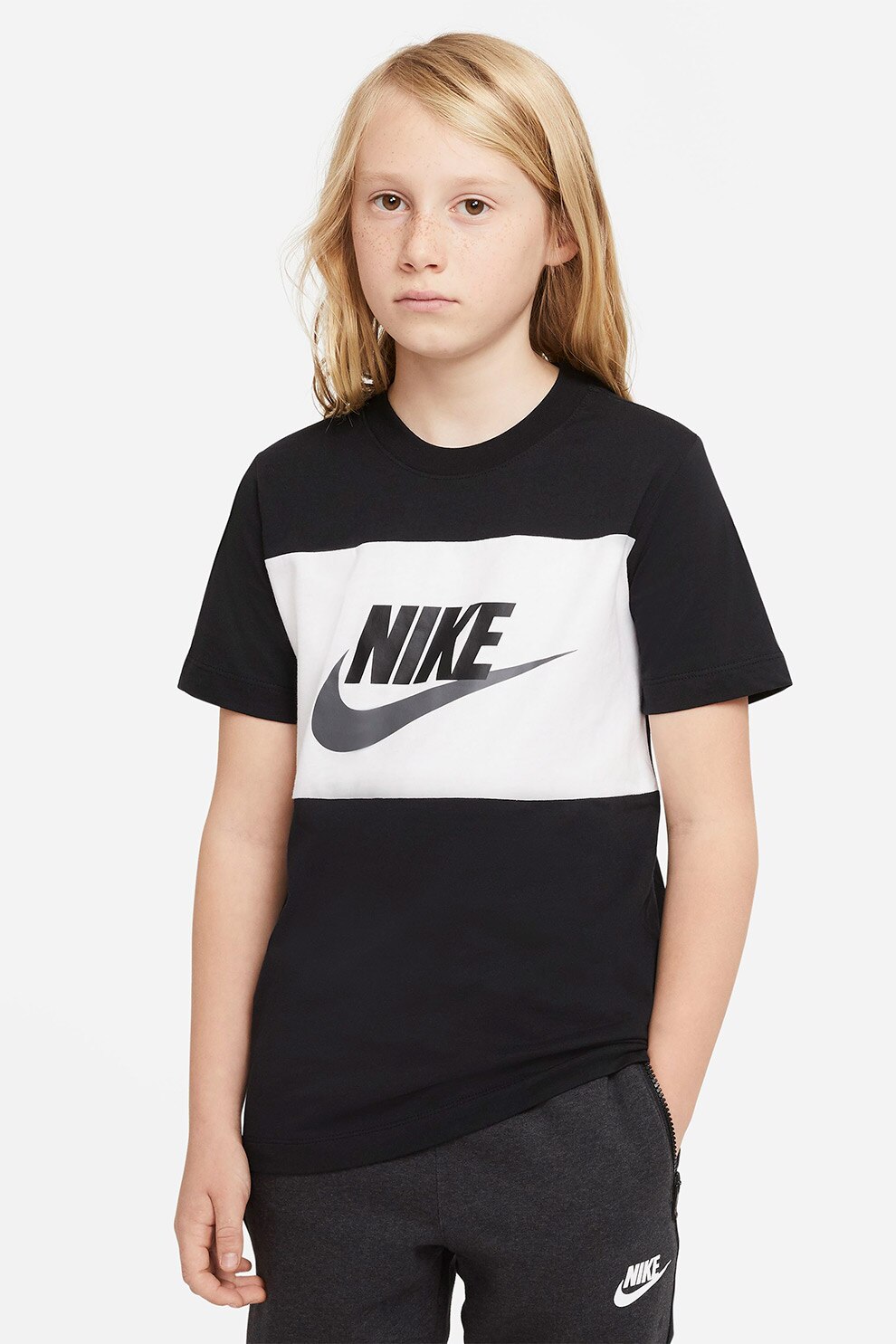 Nike, Tricou cu logo si decolteu la baza gatului, Negru/Alb, 137-147 CM