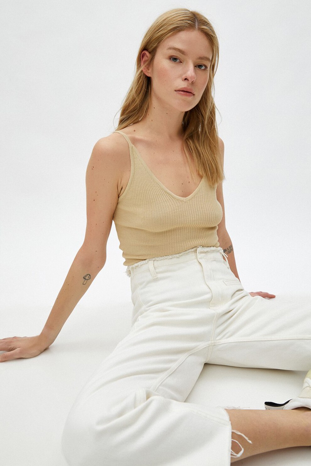 KOTON, Top crop cu striatii si decolteu in V, Bej