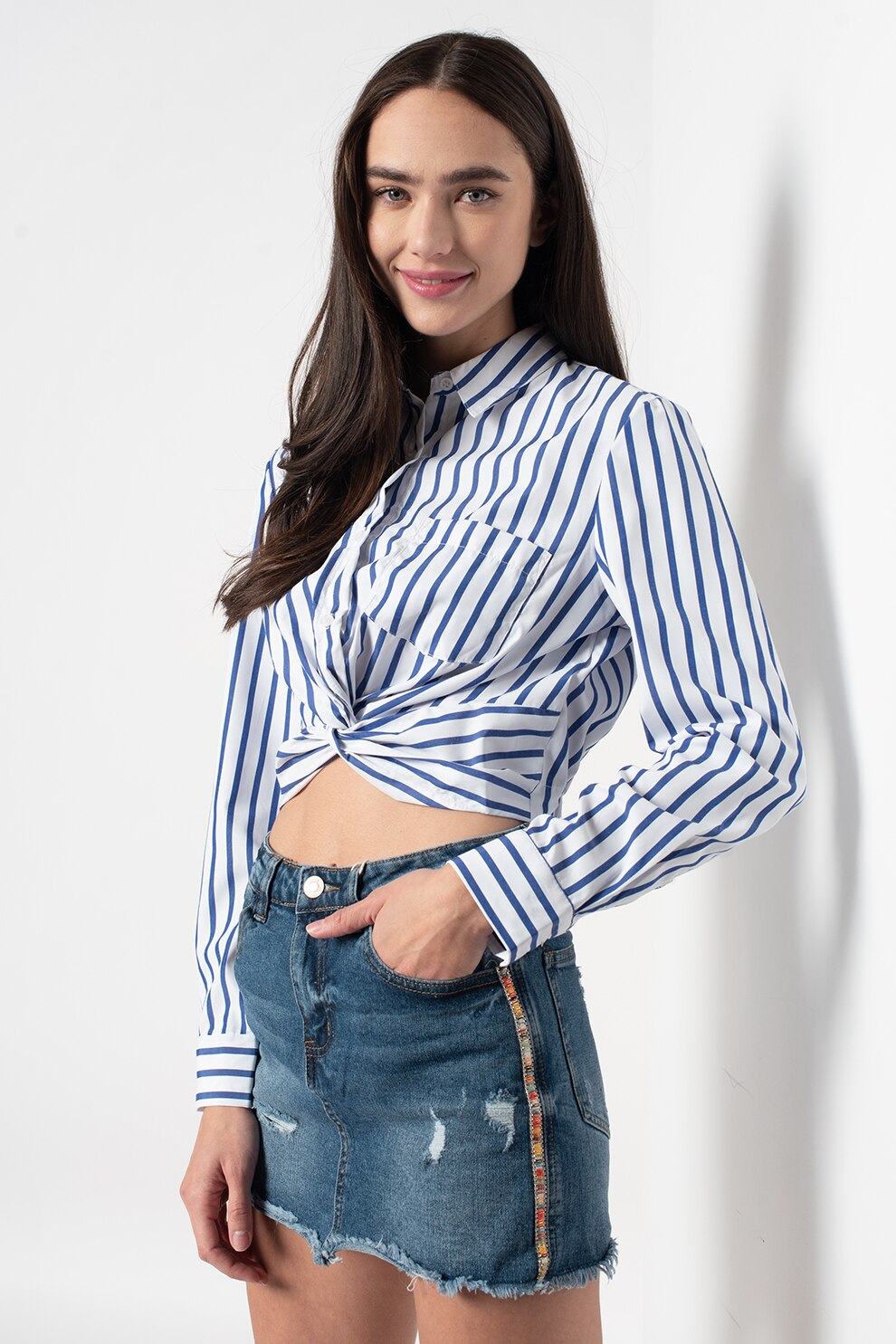 Haily's, Camasa crop cu detaliu rasucit Mimi, Alb/Albastru indigo