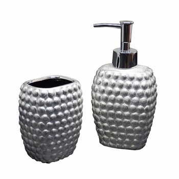 Set dispenser pentru sapun lichid si suport periuta de dinti Pufo Ellegant din ceramica, 2 piese, argintiu Set dispenser pentru sapun lichid si suport periuta de dinti Pufo Ellegant din ceramica, 2 piese, argintiu