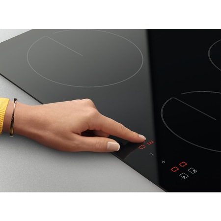 Plita incorporabila Zanussi ZHRN641K, Vitroceramica, 4 zone de gatit, Control touch, Oprire automata, 60 cm, Negru