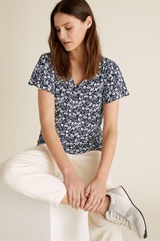 Marks & Spencer, Tricou cu decolteu in V si model floral, Bleumarin/Alb Marks & Spencer, Tricou cu decolteu in V si model floral, Bleumarin/Alb