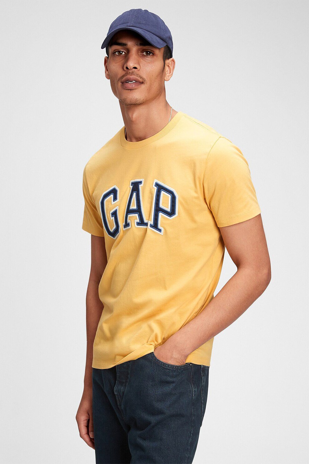 GAP, Tricou cu decolteu la baza gatului si logo brodat, Galben sofran/Bleumarin/Alb