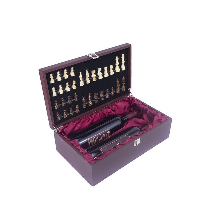 Set cadou elegant Checkmate Bachus, cutie din lemn pentru 2 sticle de vin si tabla sah cu piese inclus, interior satin,incuietoare metalica, lemn rosu/cires,36 x20, Doty