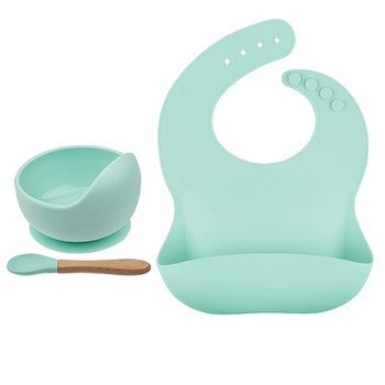 Set bavetica, bol si lingurita Quasar & Co., pentru hranire bebelusi, verde Set bavetica, bol si lingurita Quasar & Co., pentru hranire bebelusi, verde