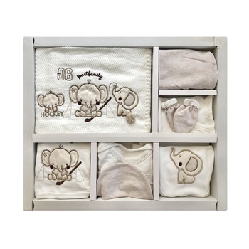 Set cadou Bebelusi/Nou-Nascut, DONINO BABY model Elephant family, 10 piese, 0-4 luni, Bumbac 100%, Alb/Bej melange Set cadou Bebelusi/Nou-Nascut, DONINO BABY model Elephant family, 10 piese, 0-4 luni, Bumbac 100%, Alb/Bej melange