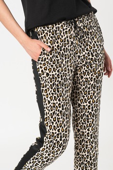 Puma, Pantaloni de trening cu snur si animal print Tailored for Sport, Maro nisip/Negru Puma, Pantaloni de trening cu snur si animal print Tailored for Sport, Maro nisip/Negru