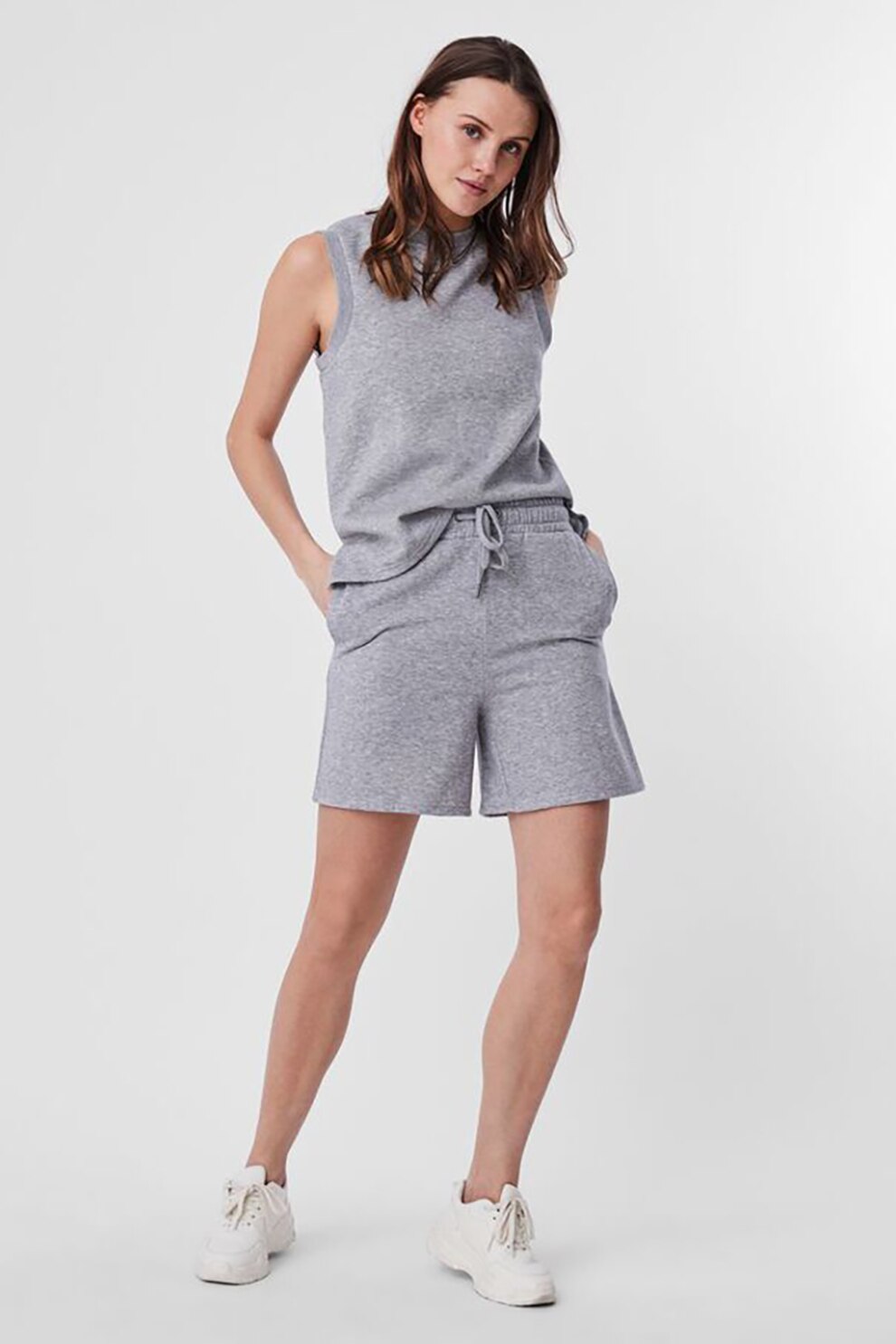 Vero Moda, Pantaloni scurti cu talie ajustabila, Gri deschis