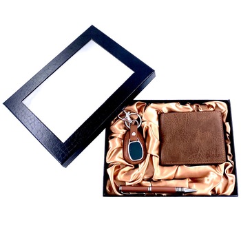 Set cadou 3 piese alcatuit din portofel, breloc si pix, maro Set cadou 3 piese alcatuit din portofel, breloc si pix, maro