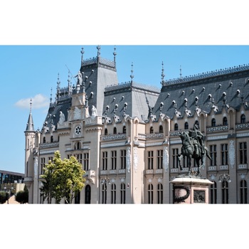 Fototapet de perete autoadeziv si lavabil City76 Palatul culturii Iasi, 270 x 200 cm Fototapet de perete autoadeziv si lavabil City76 Palatul culturii Iasi, 270 x 200 cm