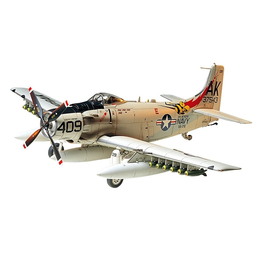 Kit de construit avion Douglas A-1H Skyraider US Navy 1:48