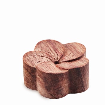 Difuzor din lemn aromaterapie ZAJA®, pentru uleiuri esentiale, Floare din lemn de cires Difuzor din lemn aromaterapie ZAJA®, pentru uleiuri esentiale, Floare din lemn de cires