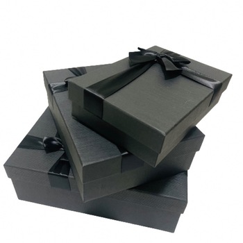 Set 3 cutii din carton negru,cu funda 1000g Set 3 cutii din carton negru,cu funda 1000g